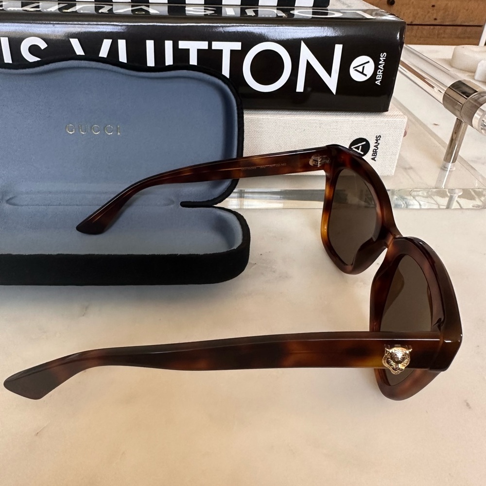 Gucci Women's Brown Square Tiger Sunglasses - Picture 7 of 9